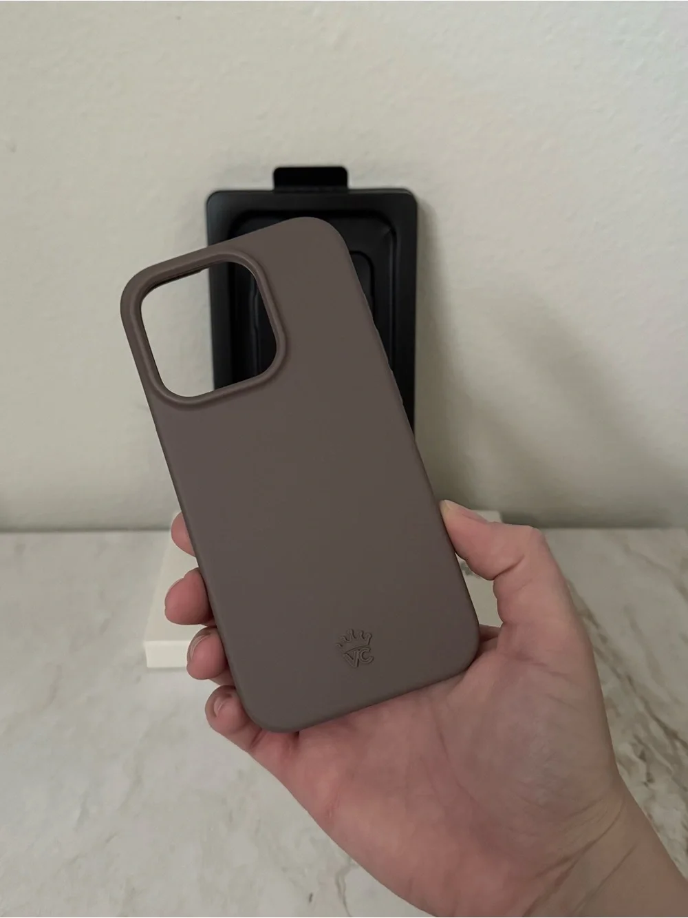 Velvet Caviar iPhone 15 Pro Case - Cashmere Taupe
